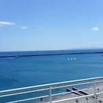 Apartman Seafront Penthouse Leo *