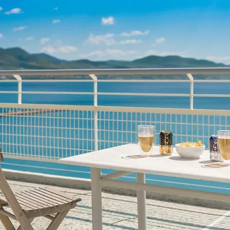 Apartamento Seafront Penthouse Leo