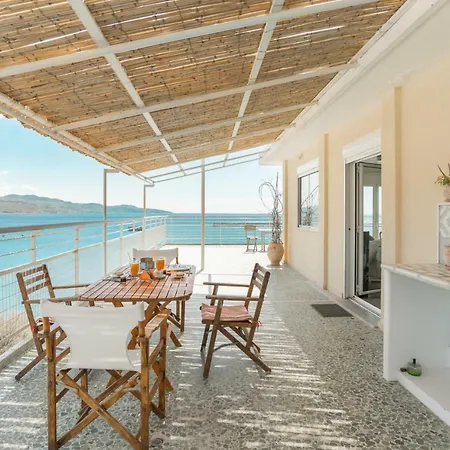 Apartamento Seafront Penthouse Leo Calamata