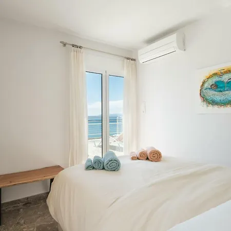 Apartment Seafront Penthouse Leo *