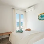 Apartment Seafront Penthouse Leo *