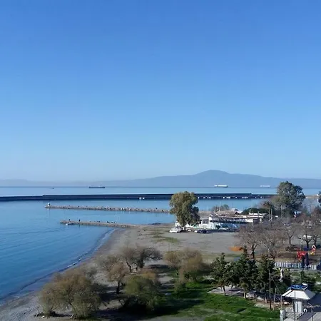 Seafront Penthouse Leo Apartment *