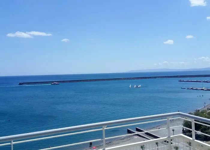 아파트 Seafront Penthouse Leo *