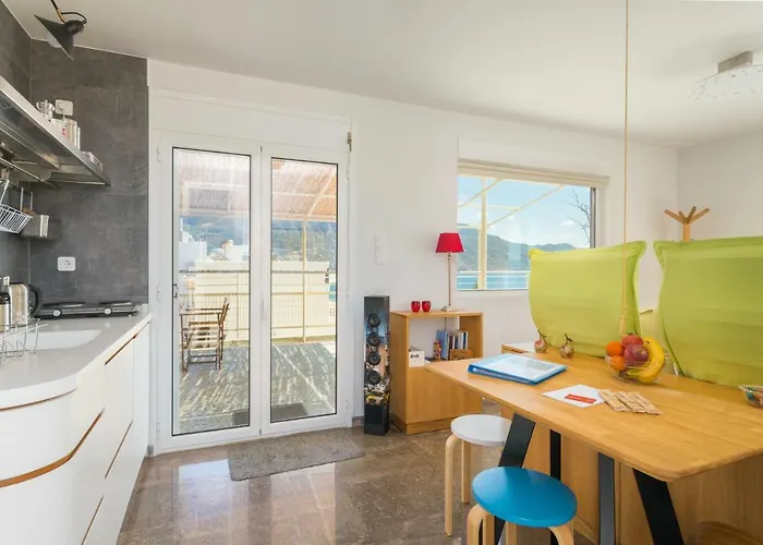 Seafront Penthouse Leo كالاماتا