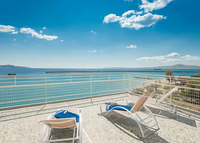 Seafront Penthouse Leo 아파트