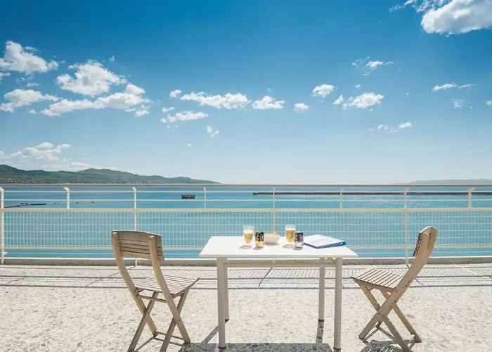 Seafront Penthouse Leo *